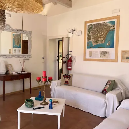 Tra Vicoli E Palazzi Appartement