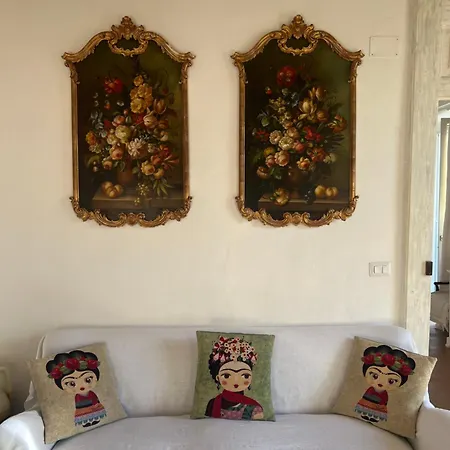 Tra Vicoli E Palazzi