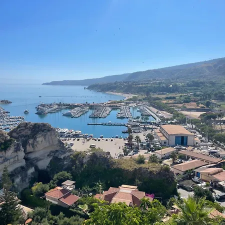 Tra Vicoli E Palazzi