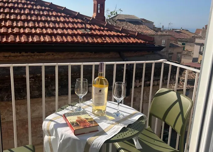 Tra Vicoli E Palazzi 公寓 *