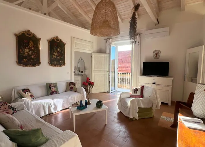 Tra Vicoli E Palazzi * 特罗佩阿