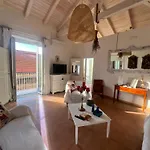 Tra Vicoli E Palazzi Apartment *