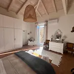 Tra Vicoli E Palazzi *