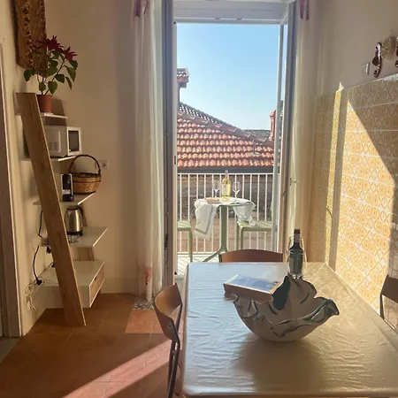 Tra Vicoli E Palazzi Тропея