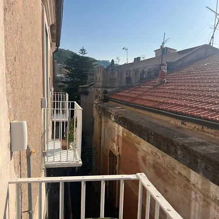 Appartamento Tra Vicoli E Palazzi *