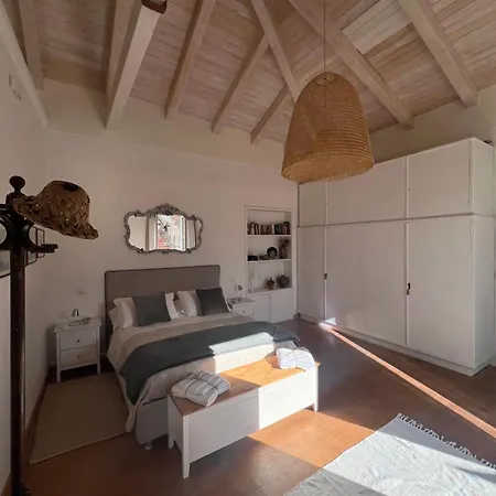 Tra Vicoli E Palazzi דירה