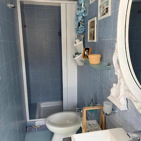 Tra Vicoli E Palazzi Тропея