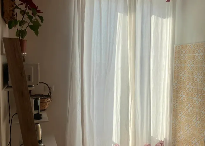 Tra Vicoli E Palazzi