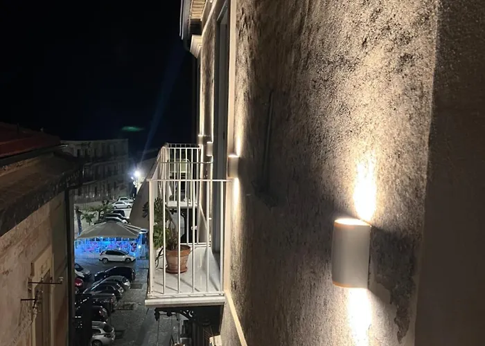 Tra Vicoli E Palazzi * トロペーア