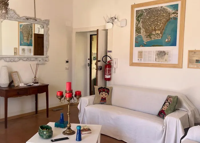 Tra Vicoli E Palazzi Lägenhet