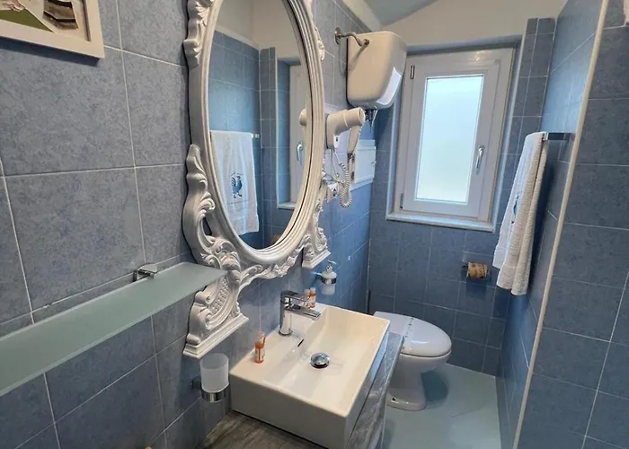 Tra Vicoli E Palazzi *