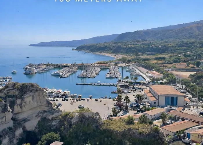 Tra Vicoli E Palazzi *